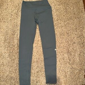 Alo leggings with back detail